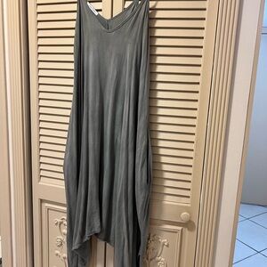 Super cute jumpsuit. One size